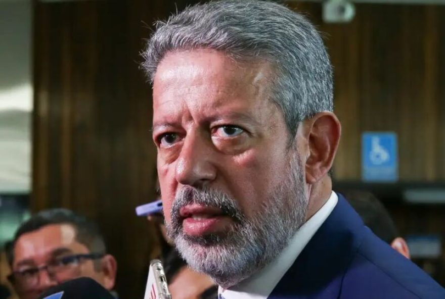 TUNISIA-ENVIRONMENT-OLIVES-ENERGY-ECONOMY A man arranges rolls of olive pomace at the grounds of start-up Bioheat, on March 3, 2025 in the town of Sanhaja near Tunis. In a Tunisian workshop, olive pomace is transformed into heating briquettes, an alternative to wood and a vital energy source in a country heavily dependent on imported gas and oil. (Photo by FETHI BELAID / AFP)