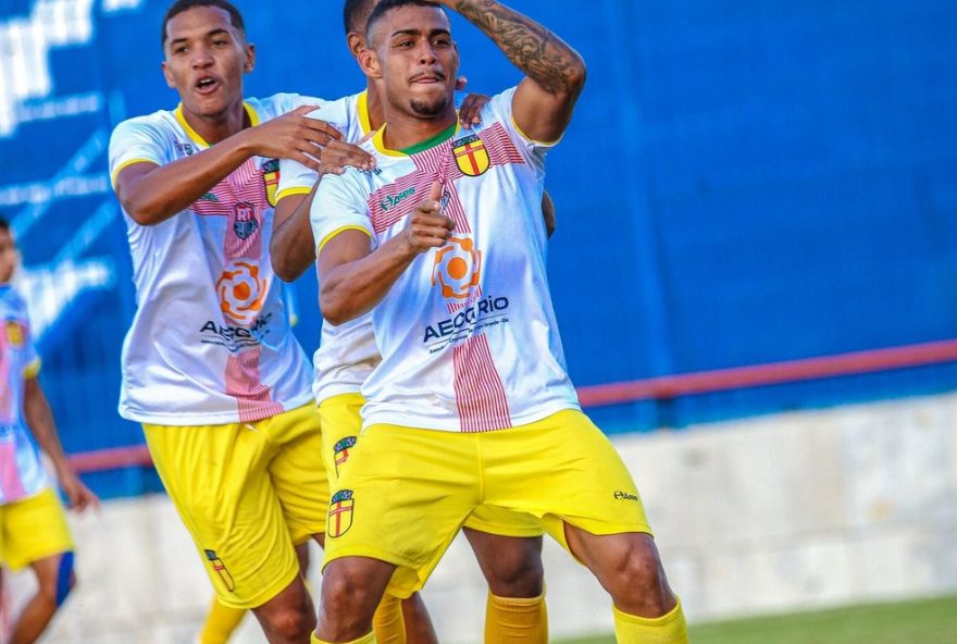 artilheiro-pitel-do-santa-cruz-rj-ultrapassa-hulk-e-cano-na-temporada-2025