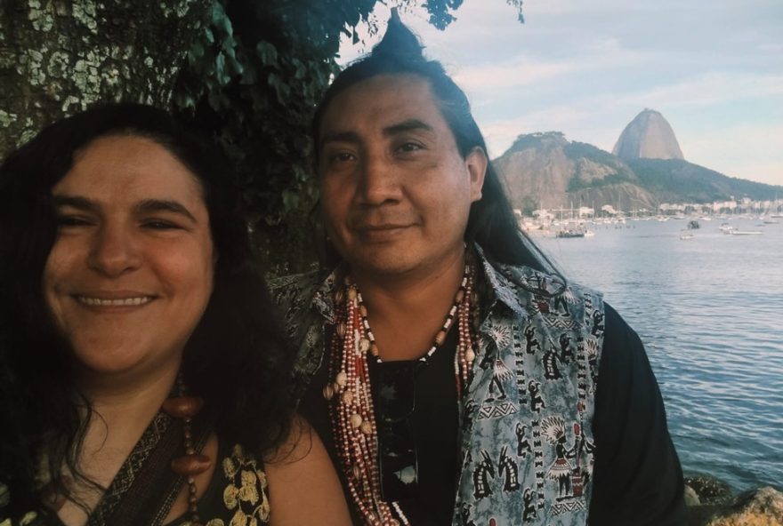 artista-indigena-denuncia-caso-de-racismo-em-churrascaria-da-barra-da-tijuca3A-registro-na-decradi