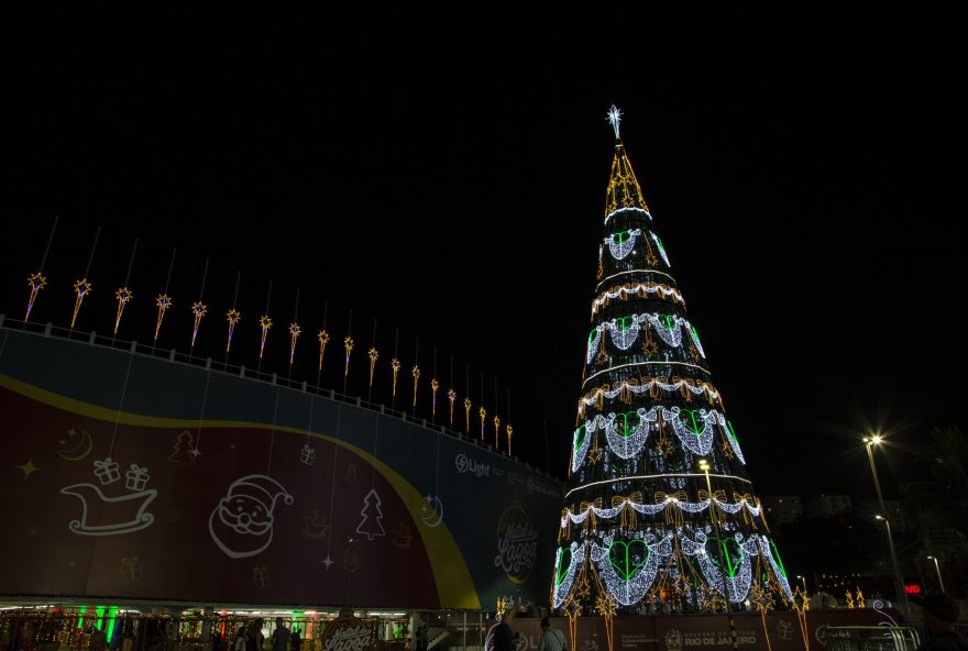 arvore-da-lagoa-volta-a-brilhar-com-show-de-luzes-e-musica-confira-as-atracoes-natalinas-no-rio-de-janeiro
