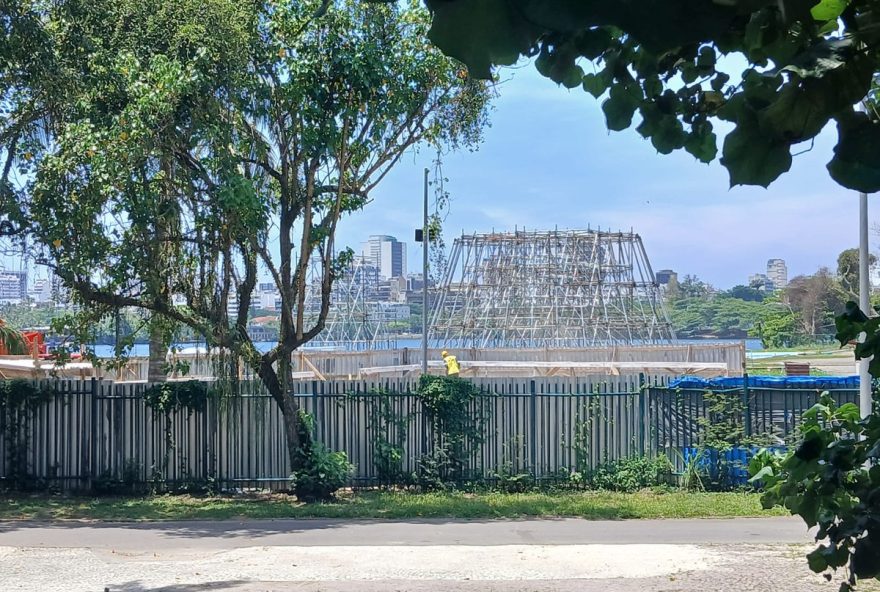 arvore-de-natal-da-lagoa-do-rio-de-janeiro-retorno-emocionante-apos-seis-anos arvore-de-natal-da-lagoa-do-rio-de-janeiro-retorno-emocionante-apos-seis-anos