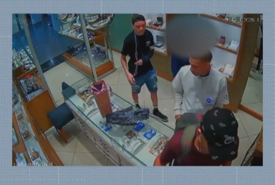 assalto-a-joalheria-no-top-shopping3A-cenas-chocantes-registradas-pelas-cameras-de-seguranca.-populacao-alarmada-com-a-violencia assalto-a-joalheria-no-top-shopping3A-cenas-chocantes-registradas-pelas-cameras-de-seguranca.-populacao-alarmada-com-a-violencia