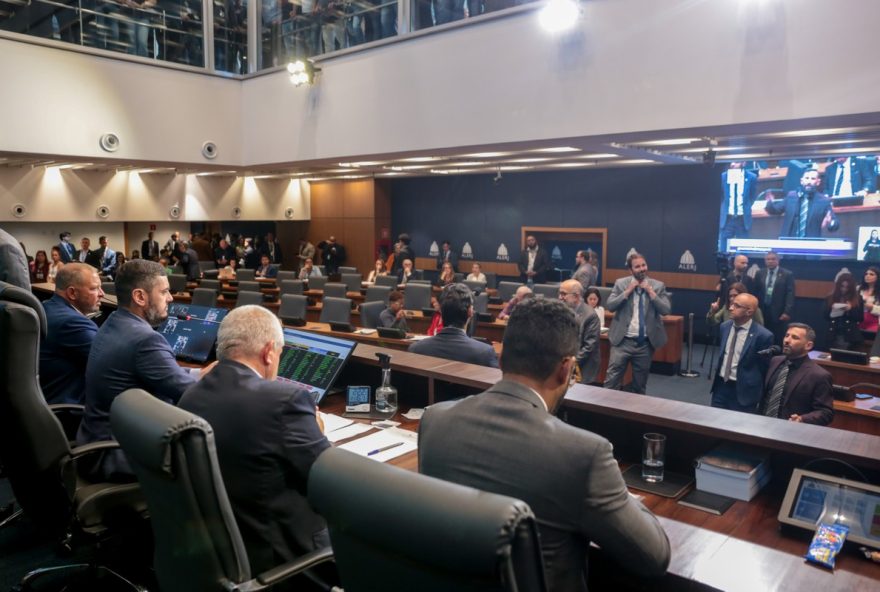 assembleias-estaduais-discutem-replicar-pec-da-blindagem