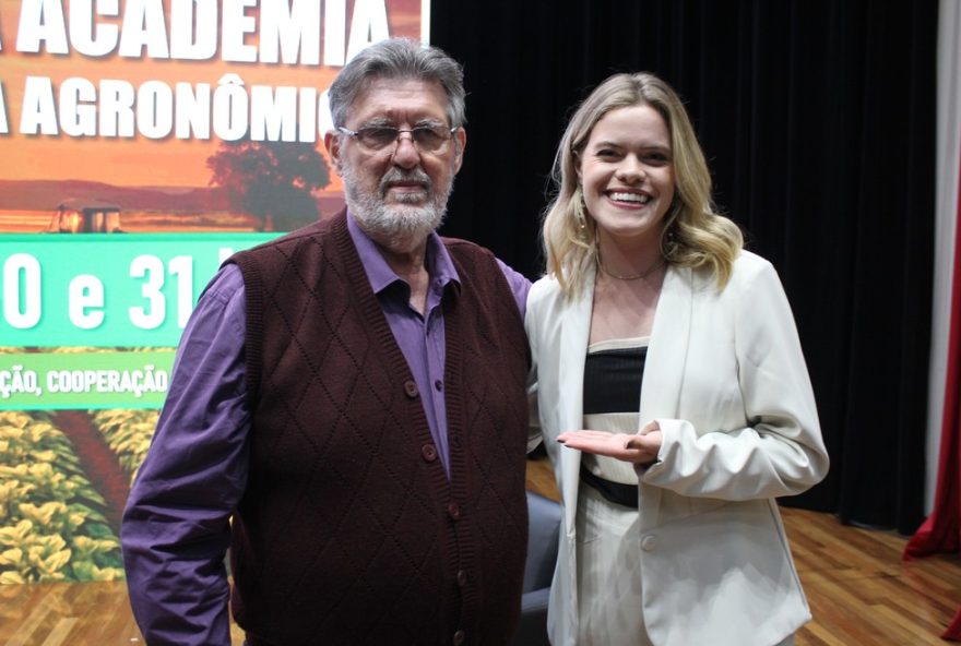 assis-de-e-homenageado-pela-academia-brasileira-de-ciencia-agronomica-no-ii-congresso-da-abca