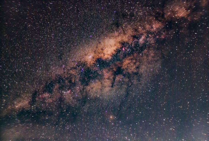 astrofotografia-detalhada-da-via-lactea-e-estrela-antares-em-sp3A-nebulosas-impressionantes