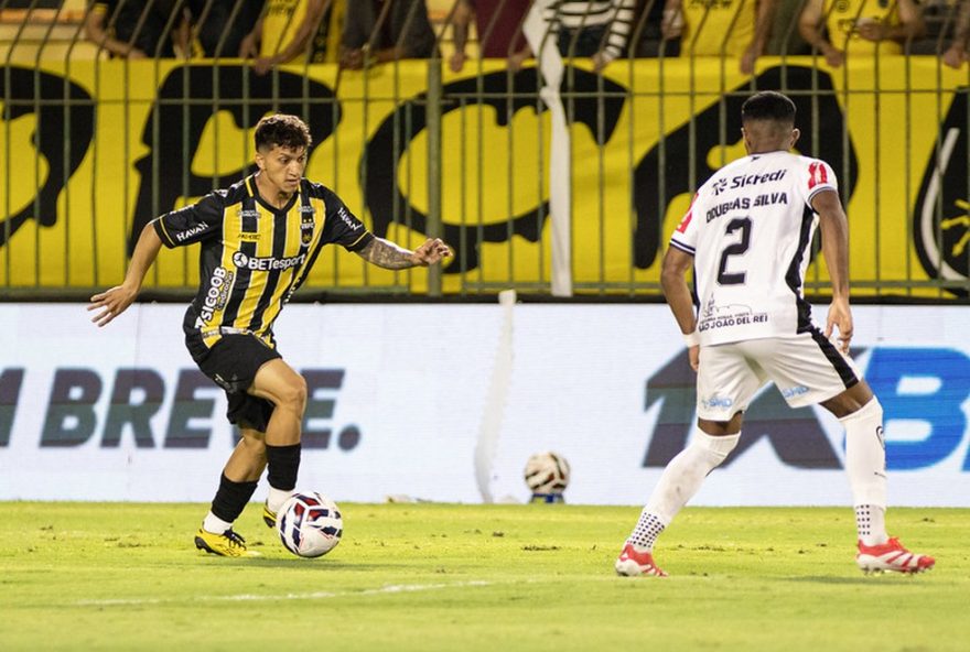 atacante-boliviano-lucas-chavez-e-convocado-novamente-e-desfalca-volta-redonda