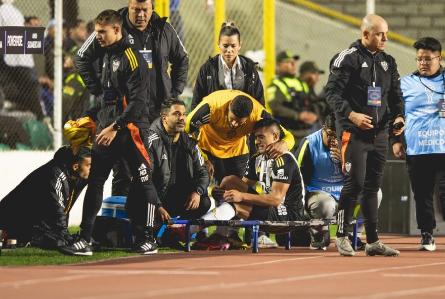 atacante-do-atletico-mg2C-cuello-fratura-tornozelo-em-jogo3A-saiba-detalhes-da-lesao-e-cirurgia