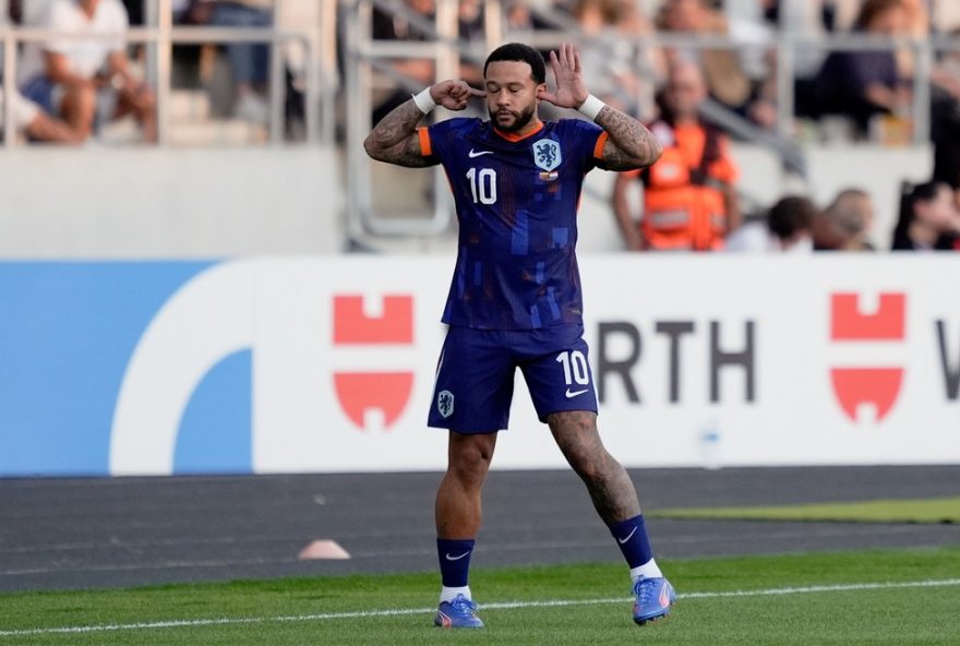 atacante-do-corinthians2C-memphis-depay-se-apresenta-a-selecao-holandesa-e-resolve-problema-com-passaporte
