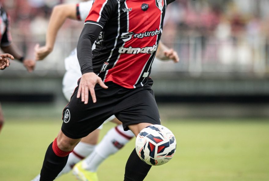 atacante-do-joinville-sofre-rompimento-no-tendao-de-aquiles-durante-treino3A-cirurgia-e-temporada-comprometida