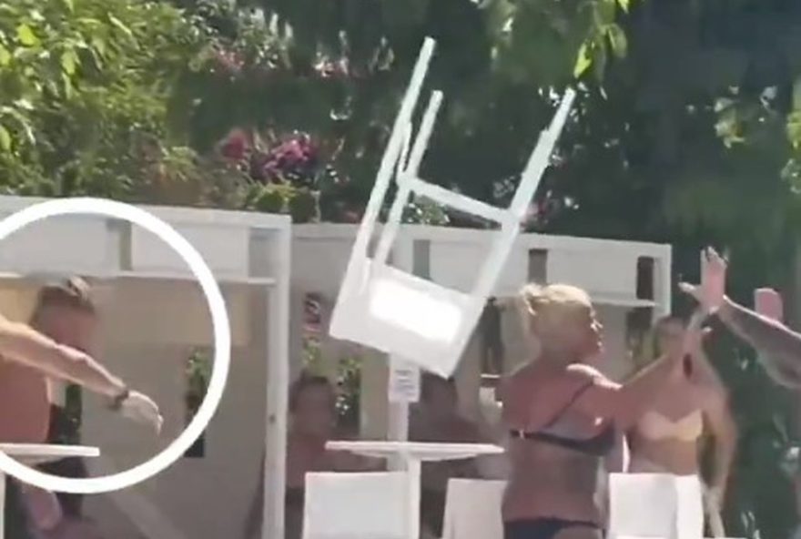 atacante-do-oldham-athletic-se-envolve-em-confusao-e-atira-cadeira-em-mulher-em-ibiza3B-veja-video