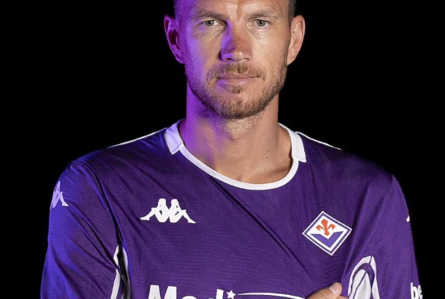 atacante-edin-dzeko-e-anunciado-pela-fiorentina-aos-39-anos