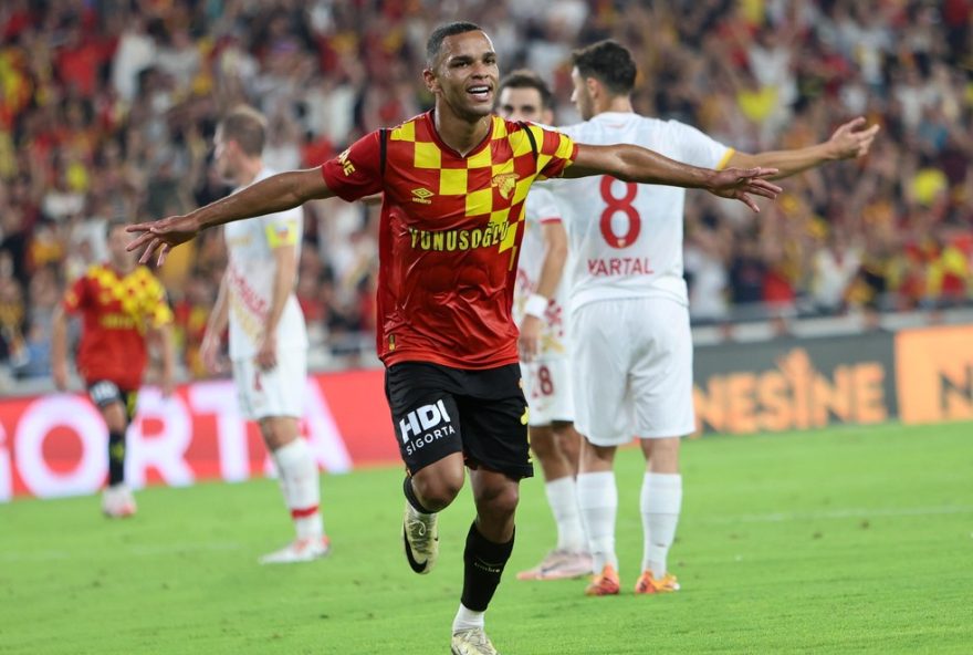 atacante-juan-explica-saida-do-sao-paulo-e-revela-nova-fase-na-turquia3A-22seria-comodo-so-fazer-parte-do-elenco22