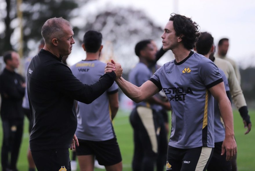 atacante-nicolas-retorna-em-jogo-decisivo-pelo-criciuma-na-serie-b3A-22quatro-finais-em-busca-do-acesso22