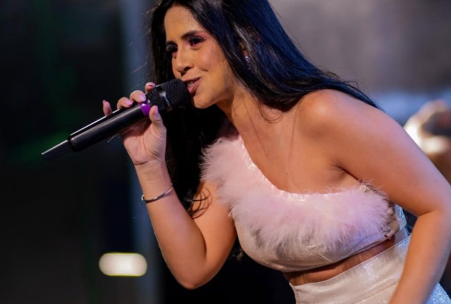 ataque-a-cantora-sertaneja-debora-amorim-em-sc3A-advogado-detalha-violencia-e-agressoes-sofridas-pela-cantora-em-blumenau