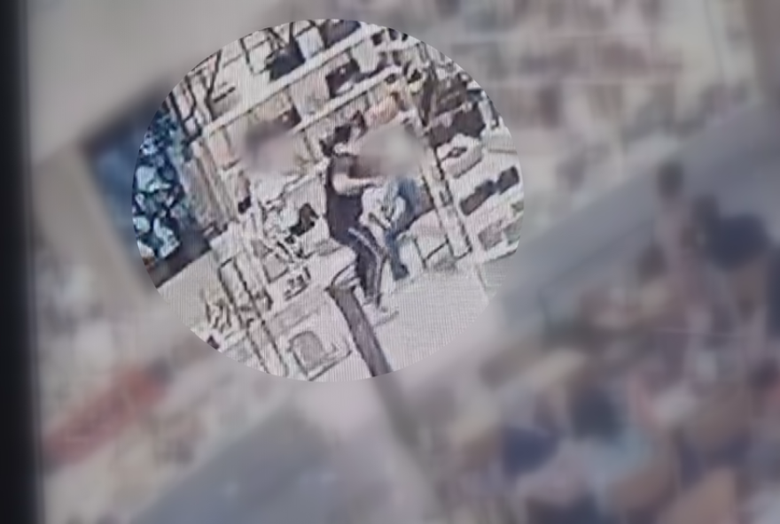 ataque-de-intolerancia3A-homem-agride-mulheres-muculmanas-em-shopping-do-parana ataque-de-intolerancia3A-homem-agride-mulheres-muculmanas-em-shopping-do-parana