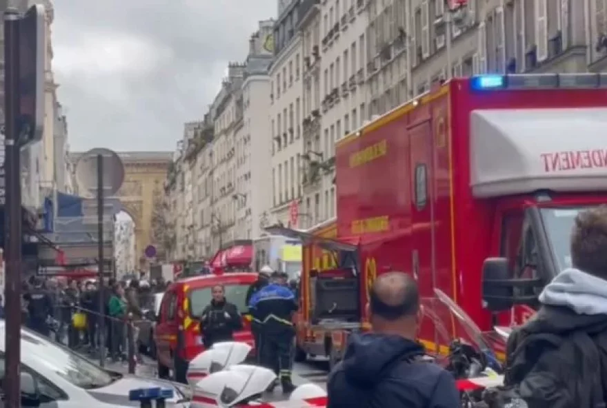 O alvo do ataque foi o Centro Cultural Curdo Ahmet-Kaya, na Rue d'Enghien, que no momento está isolado. (Reprodução/Vídeo)