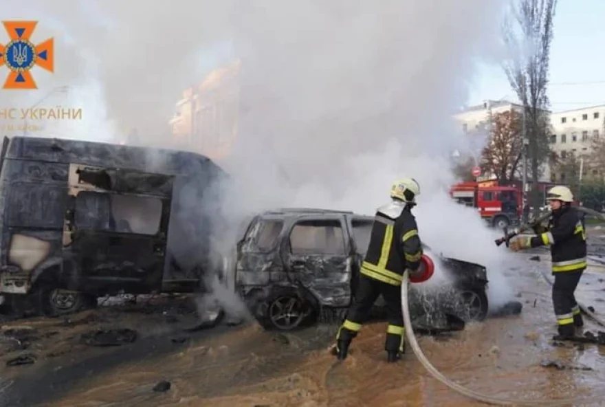 Até o momento, explosões na região causaram oito mortes e 24 pessoas ficaram feridas  nas cidades de Sloviansk e Kramatorsk. 
(Foto: Divulgação/Serviço de Emergência do Estado da Ucrânia)