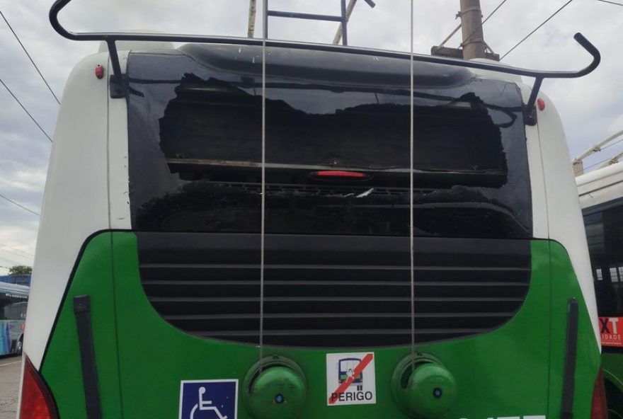 ataques-a-onibus-na-grande-sp3A-numero-de-veiculos-vandalizados-chega-a-135