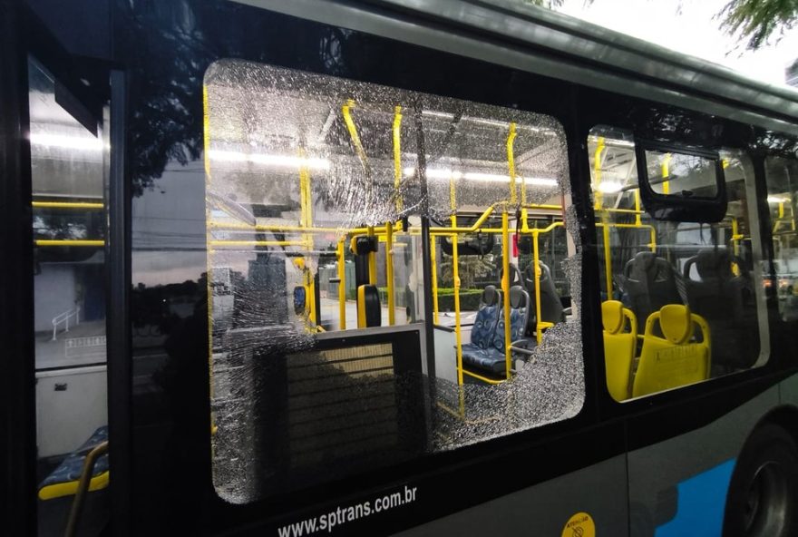 ataques-a-onibus-se-intensificam-na-zona-sul-de-sp-e-taboao-da-serra
