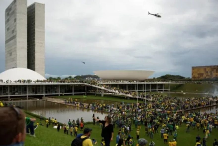 atentados-a-praca-dos-tres-poderes3A-predios-mantem-seguranca-apos-3-anos3B-entenda-medidas-e-visitas