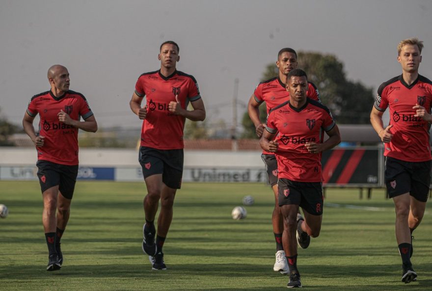 atletico-de-com-forca-maxima-enfrenta-avai-pela-serie-b3A-tecnico-rafael-lacerda-mantem-escalacao-e-espera-wallace-as-vesperas-do-jogo