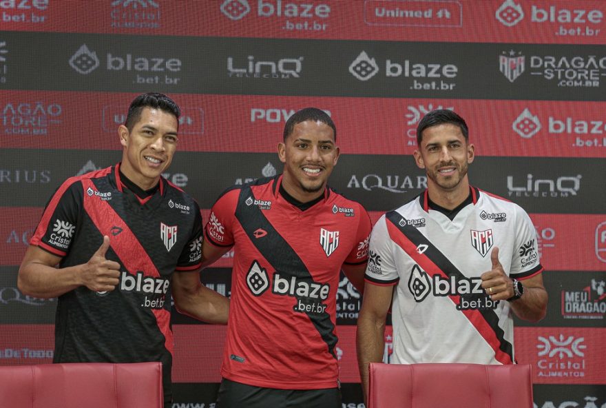 atletico-go-apresenta-reforcos-experientes-e-jovens-para-brilhar-em-2026 atletico-go-apresenta-reforcos-experientes-e-jovens-para-brilhar-em-2026