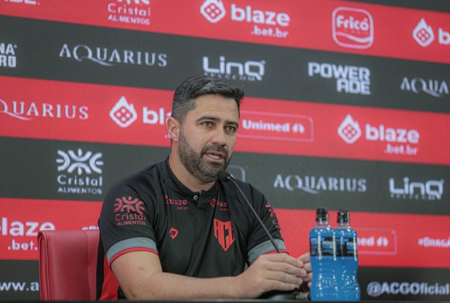 atletico-go-perde-com-penalti-desperdicado-por-martinez3A-lacerda-critica-escolha-de-cobrador-no-jogo-contra-ferroviaria