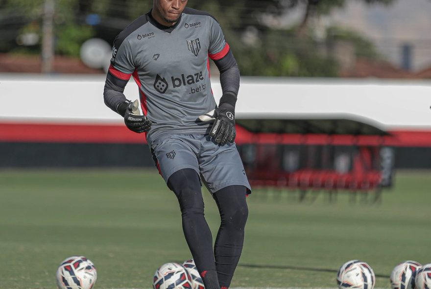 atletico-go-tera-estreia-de-paulo-vitor-contra-o-coritiba-na-serie-b3A-confira-provavel-escalacao-e-expectativas-de-vitoria