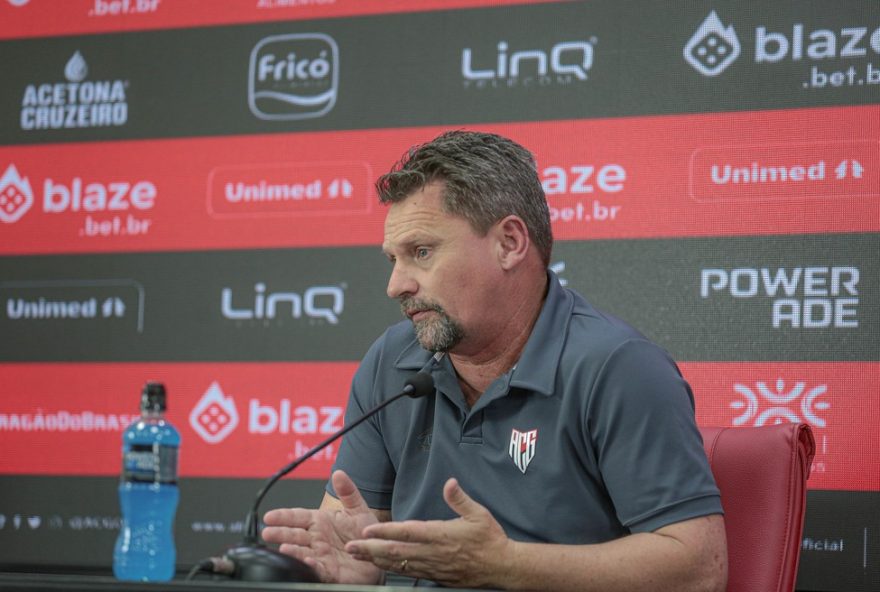 atletico-go3A-tecnico-lamenta-derrota-na-estreia2C-reintegra-guilherme-romao-e-busca-recuperacao-no-classico-contra-o-goias