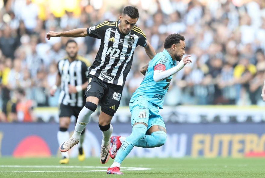 atletico-mg-aceita-propostas-por-fausto-vera-do-river-plate-e-tigres3A-jogador-decidira-futuro MG - BELO HORIZONTE - 14/09/2025 - BRASILEIRO A 2025, ATLETICO-MG X SANTOS - Fausto Vera jogador do Atletico-MG disputa lance com Neymar jogador do Santos durante partida no estadio Arena MRV pelo campeonato Brasileiro A 2025. Foto: Gilson Lobo/AGIF