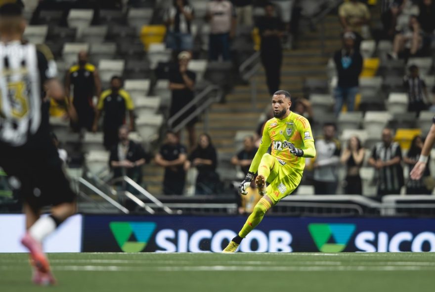 atletico-mg-empata-com-flamengo-em-jogo-disputado-pela-36a-rodada-do-brasileirao-20253A-everson-se-destaca