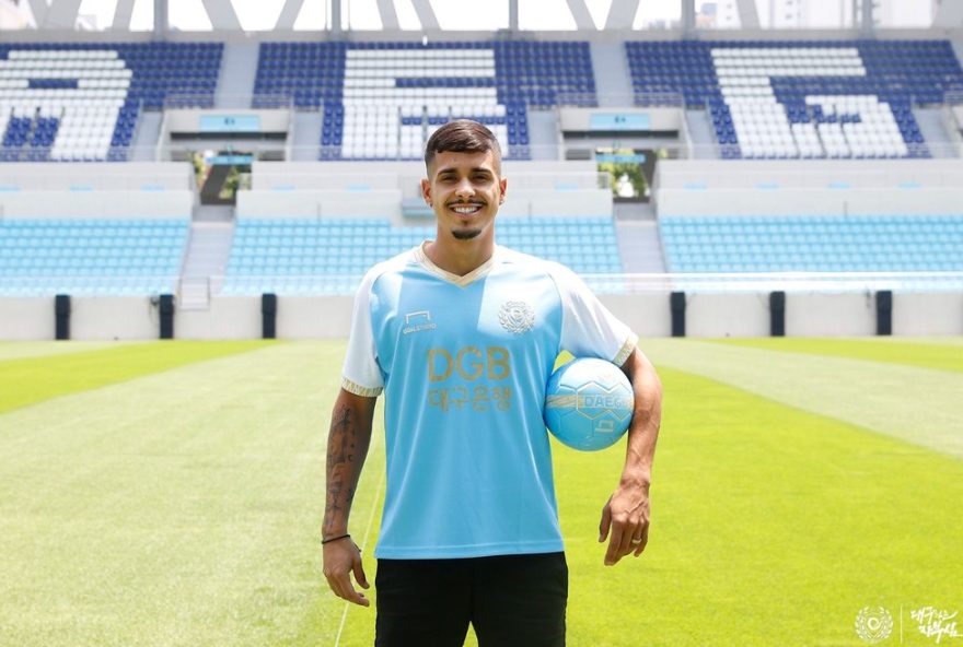 atletico-mg-empresta-meia-daniel-penha-ao-dalian-pro-da-china