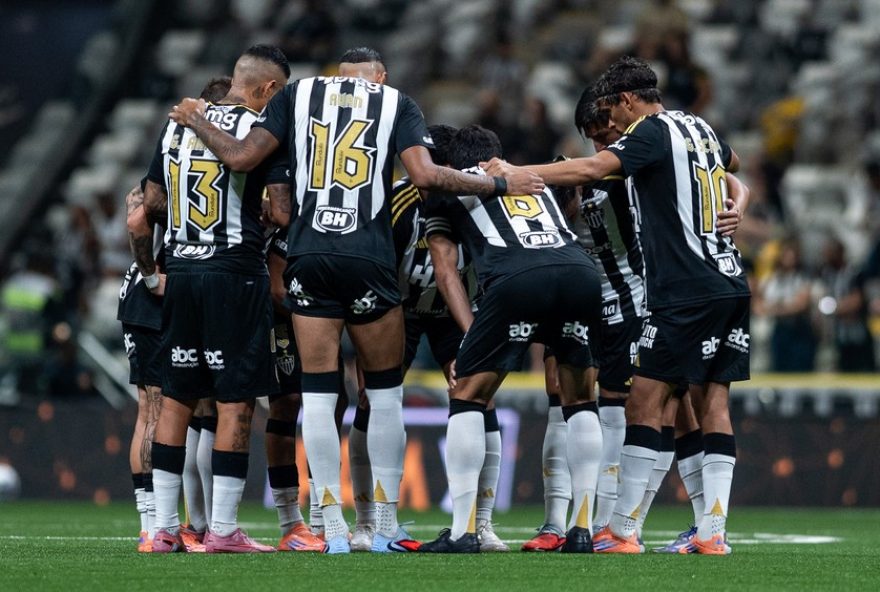 atletico-mg-na-libertadores-20263A-veja-cenarios-e-contas-para-a-classificacao MG - BELO HORIZONTE - 05/11/2025 - BRASILEIRO A 2025, ATLETICO-MG X BAHIA - Jogadores do Atletico-MG durante entrada em campo para partida contra o Bahia no estadio Arena MRV pelo campeonato Brasileiro A 2025. Foto: Alessandra Torres/AGIF
