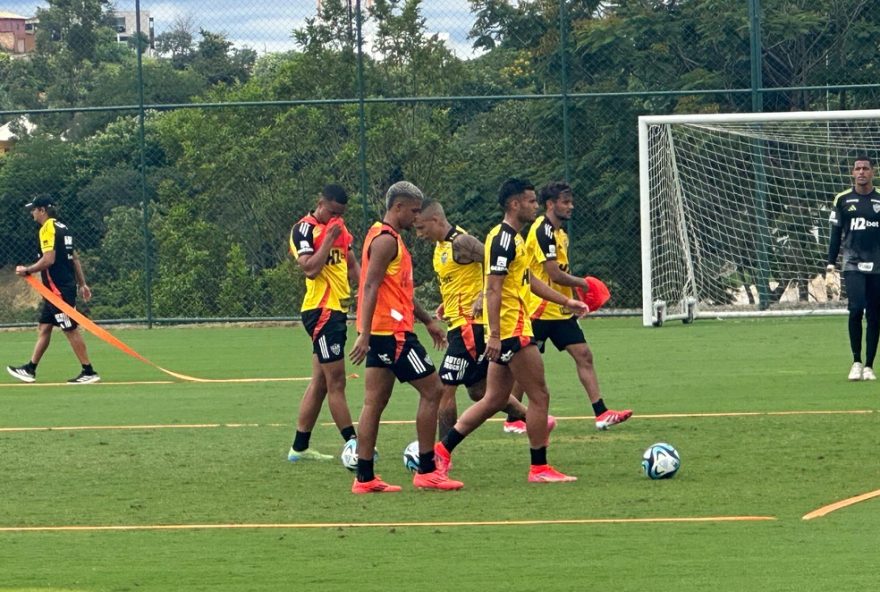 atletico-mg-tem-treino-marcado-por-golaco-de-hulk-e-novidades-para-a-temporada