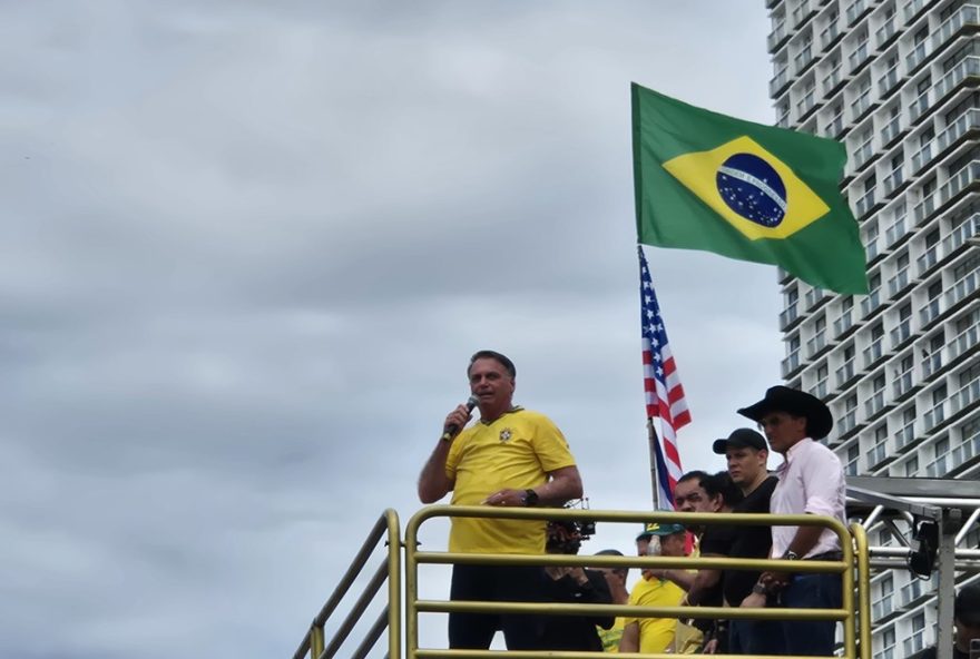 ato-de-bolsonaro-em-copacabana-reune-182C3-mil-pessoas2C-aponta-estudo-da-usp