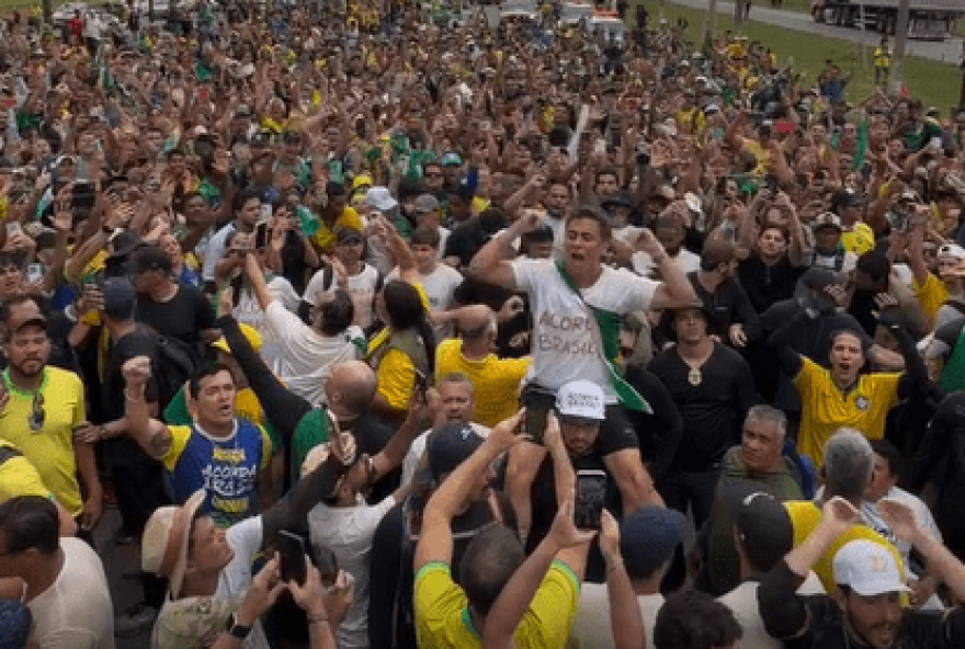 ato-de-nikolas-em-brasilia-reune-carlos-bolsonaro2C-do-val-e-ze-trovao ato-de-nikolas-em-brasilia-reune-carlos-bolsonaro2C-do-val-e-ze-trovao