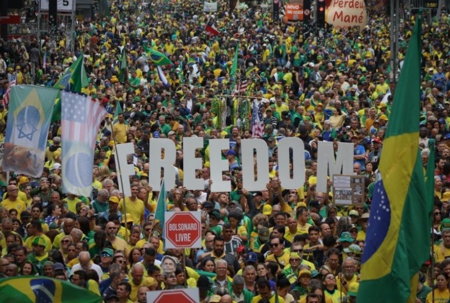 ato-na-avenida-paulista-reune-mais-pessoas-do-que-manifestacao-da-esquerda-no-centro-de-sp