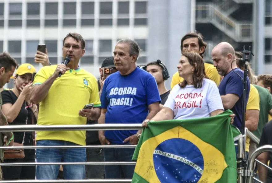 ato-na-paulista-tem-propaganda-antecipada-em-favor-de-flavio-bolsonaro ato-na-paulista-tem-propaganda-antecipada-em-favor-de-flavio-bolsonaro
