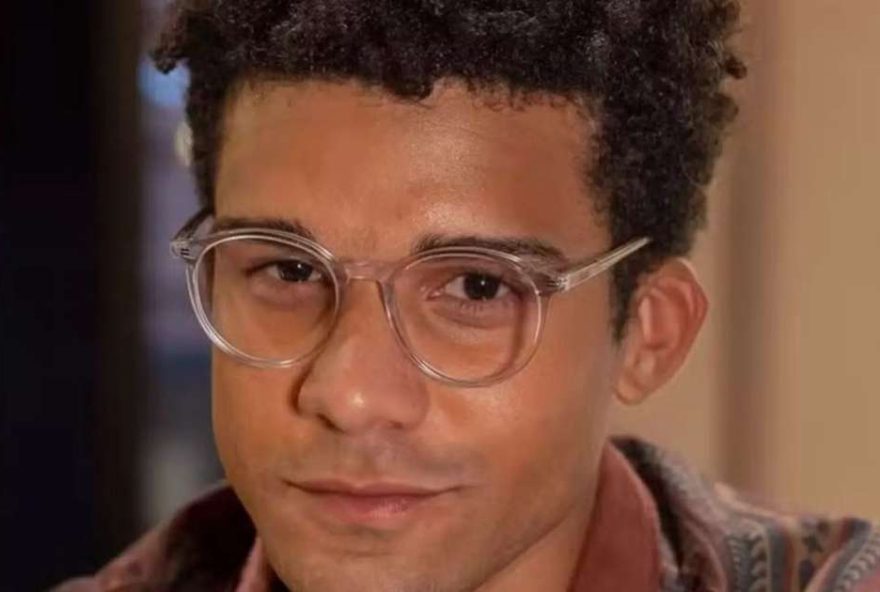 ator-de-vale-tudo-e-flagrado-aos-beijos-com-influenciador-do-danca-dos-famosos