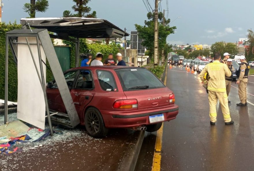 atropelamento-em-curitiba3A-mae-tem-perna-amputada-e-filho-fica-ferido-esperando-onibus