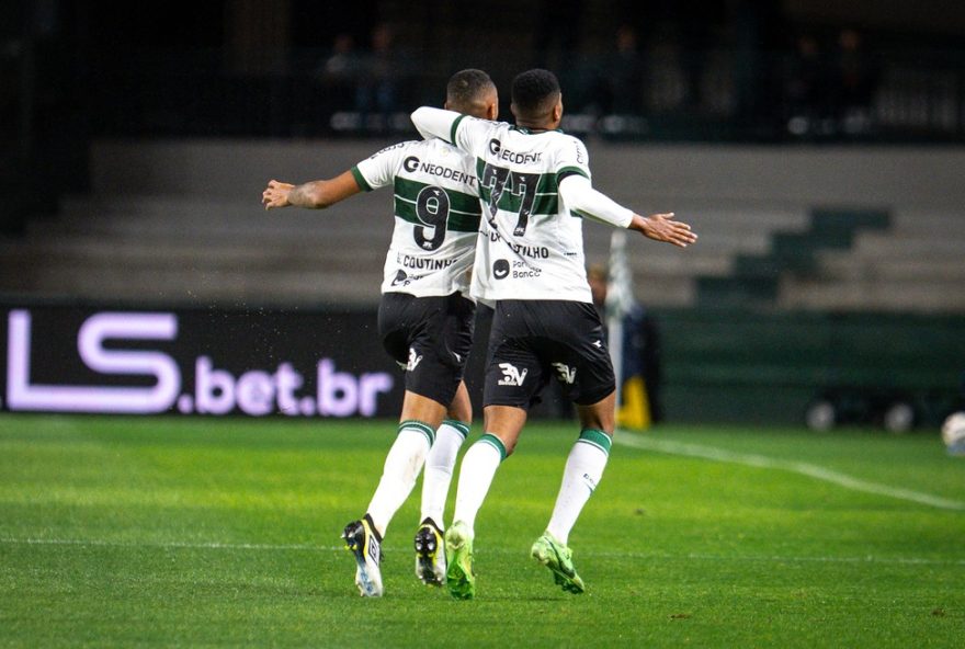 atuacao-brilhante-de-gustavo-coutinho-e-iury-castilho-impulsiona-vitoria-do-coritiba3A-analise-completa-da-30a-rodada-da-serie-b