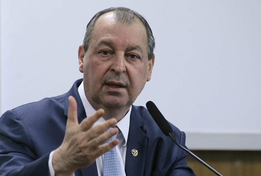 atuacao-de-omar-aziz-na-cpi-da-covid-levanta-preocupacoes-na-cpmi-do-inss