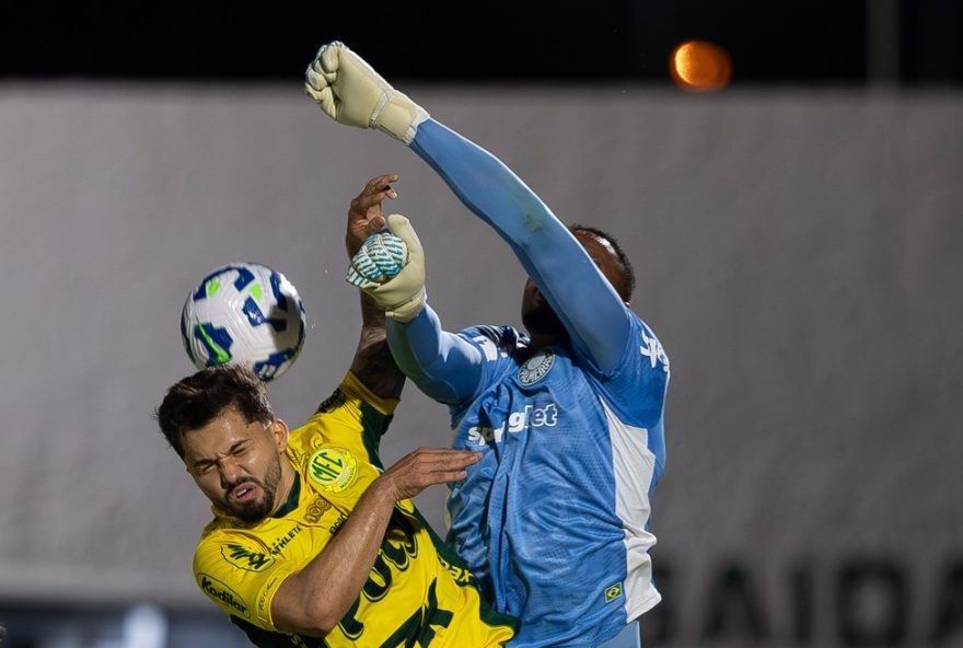 atuacao-decepcionante-do-palmeiras-contra-o-mirassol3A-analise-individual-dos-jogadores-e-destaque-para-vitor-roque SP - MIRASSOL - 09/11/2025 - BRASILEIRO A 2025, MIRASSOL X PALMEIRAS - CARLOS MIGUEL goleiro do Palmeiras durante partida contra o Mirassol no estadio Jose Maria de Campos Maia pelo campeonato Brasileiro A 2025. Foto: Joisel Amaral/AGIF