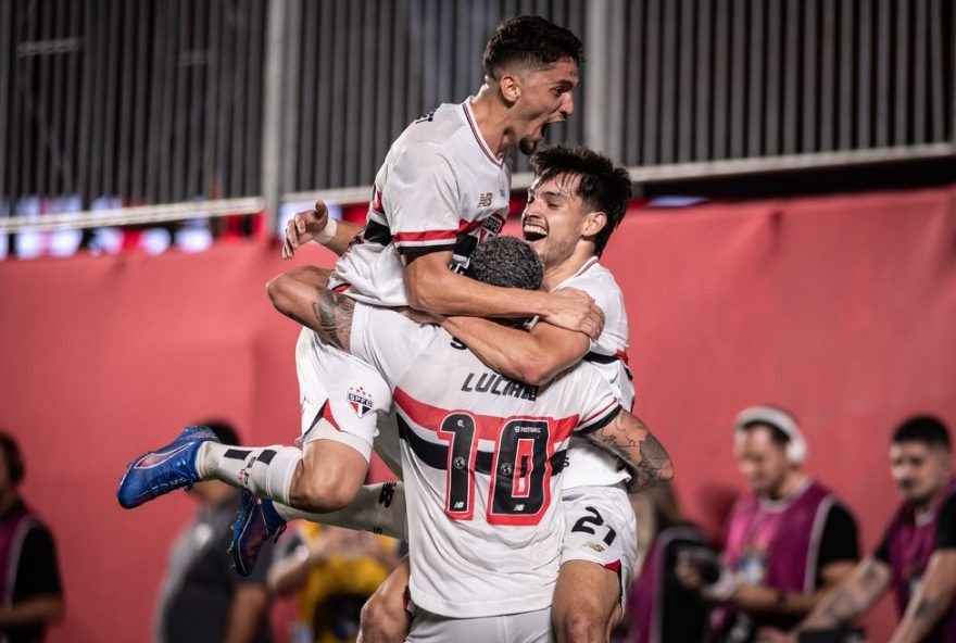 atuacao-solida-do-sao-paulo-contra-o-bahia3A-luciano-e-enzo-diaz-em-destaque atuacao-solida-do-sao-paulo-contra-o-bahia3A-luciano-e-enzo-diaz-em-destaque