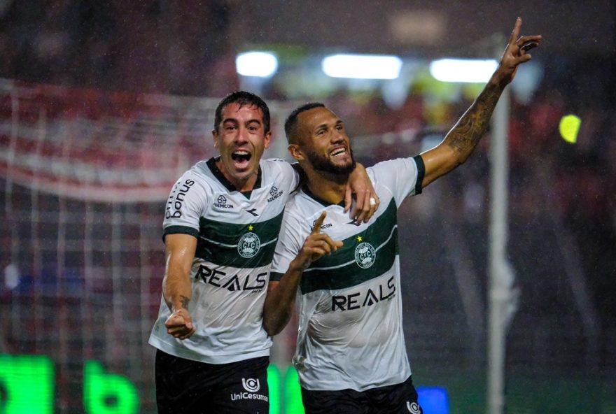 atuacoes-destacadas-do-coritiba3A-morisco-brilha-e-coutinho-desencanta-em-vitoria