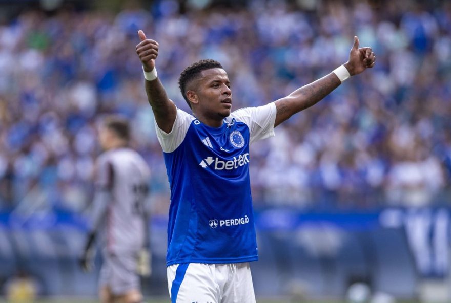 atuacoes-do-de3A-cassio-e-atacantes-brilham-em-vitoria-por-3-a-1-no-brasileiro3B-confira-as-notas MG - BELO HORIZONTE - 01/11/2025 - BRASILEIRO A 2025, CRUZEIRO X VITORIA -Arroio  jogador do Cruzeiro comemora seu gol durante partida contra o Vitoria no estadio Mineirao pelo campeonato Brasileiro A 2025. Foto: Fernando Moreno/AGIF