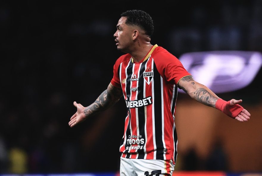 SP - SAO PAULO - 20/11/2025 - BRASILEIRO A 2025, CORINTHIANS X SAO PAULO - Luciano jogador do Sao Paulo durante partida contra o Corinthians no estadio Arena Corinthians pelo campeonato Brasileiro A 2025. Foto: Ettore Chiereguini/AGIF