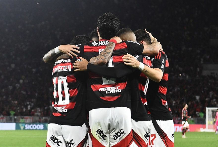 atuacoes-memoraveis-de-samuel-lino-e-pedro-na-historica-goleada-do-flamengo-sobre-o-vitoria3A-analise-completa-dos-destaques-em-campo