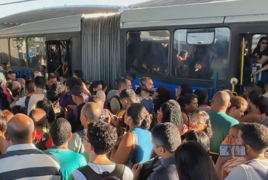 aumento-da-passagem-de-onibus-para-r24-42C50-no-grande-recife3A-decisao-homologada-pela-arpe-e-reajuste-em-vigor-a-partir-de-fevereiro