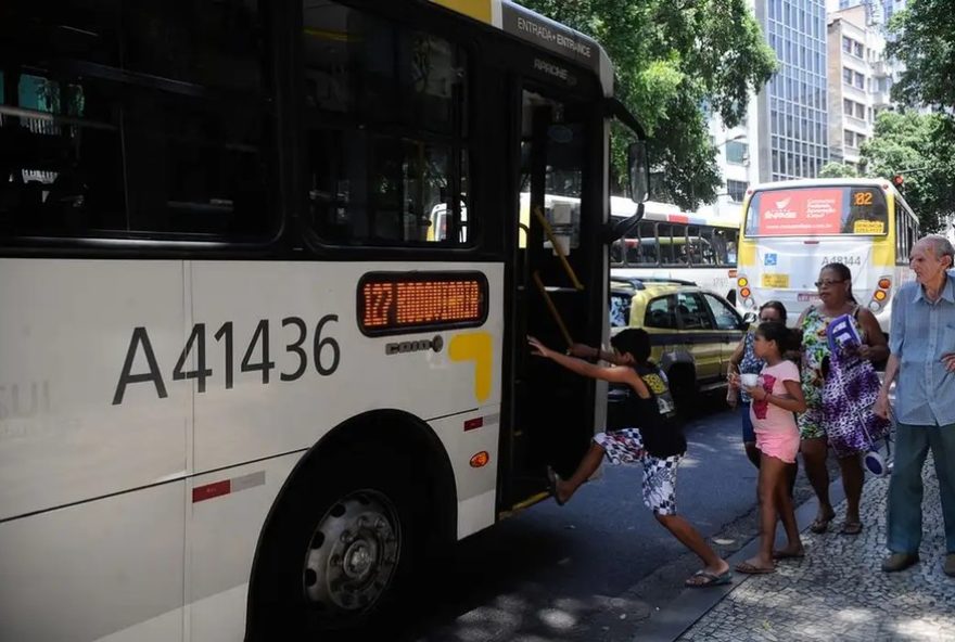 aumento-das-passagens-de-onibus-e-taxis-no-rio3A-novo-preco-e-publicado-no-diario-oficial